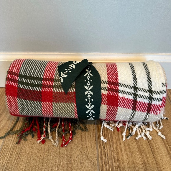 Hearth & Hand Magnolia Christmas Plaid Woven Throw Blanket - Picture 5 of 10